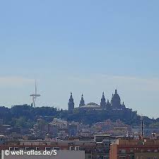 The edifice dominates the view from plaça espanya and. Photo Palau Nacional Barcelona Welt Atlas De