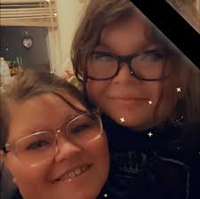 Anyone know someone that can do this “comic book” style of cake locally? It  does not need to be big just looking more for one with that style of icing  (the outline