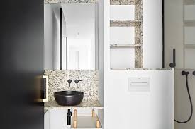 El primer paso para amueblar un baño pequeño es la elección correcta de los accesorios de baño y su ubicación en el espacio. 9 Ideas Originales Para Decorar Banos Pequenos Modernos