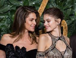Pete davidson sparks dating rumors with cindy crawford's daughter, kaia gerber. Cindy Crawford May Be Trying To Live Way Closer To Daughter Kaia Gerber While She S Dating Pete Davidson