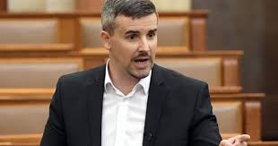 Jakab péter úgy véli, a fideszesek többsége szerint is lop a kormány, csak ők ezt maximum elnézik, de brüsszel nem. Szabo Dezsot Idezve Esett Neki Orbaneknak Jakab Peter