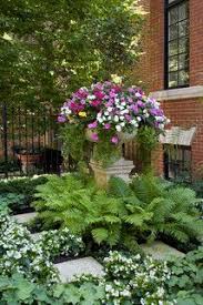 Lincoln Park Chicago Il Residence A Traditional Landscape Chicago By Van Zelst Inc Easy Landscaping Traditional Landscape Beautiful Gardens
