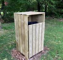 Poubelle en bois
