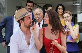 Afili aşk dizisinde burcu özberk ve çağlar ertuğrul'un gerçek hayattaki ilişkilerine dair bilgiler ve detaylar haberimizde. Afili Ask Dizisinin Ayse Si Burcu Ozberk Kimdir Magazin Haberleri