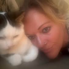 What cottages are available for rent near London for a short stay in late  July or August?