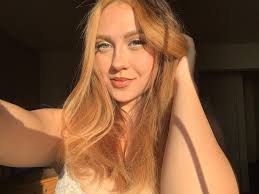 Nude makeup for wedding