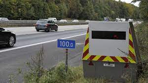 blitzer auf der a3 die beiden alten radarbrucken am elzer berg bei limburg sind am 20 09 2019 abgebaut worden berg geisterfahrer promis