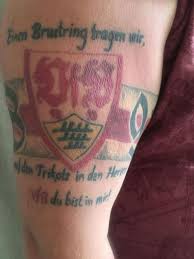 Vfb hol dir dein wappen zurück jetzt haben wir die chance unser schönes traditionsreiches wappen zurückzuholen #alteswappen. Ex Vfb Torhuter Timo Hildebrand Mit Einem Sichtlich Bekennenden Fan Stuttgarter Zeitung