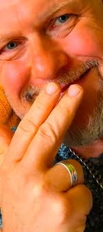 Gude, Ich Reihe mich einmal ein. Ich bin der Benny und komme aus dem  schönen Bad Vilbel.