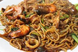 Drizzled in a mix of sweet soy sauce, sriracha, and sesame oil, this easy mee goreng recipe will have your taste buds flaming with flavour! Resepi Mee Goreng Basah Pedas Resepimee Junotee Com