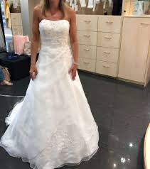 Check spelling or type a new query. Brautkleid A Linie Mit Stickereien Und Unterrock Brautkleid Gebraucht Occasionen