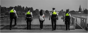 Bel 101 voor dringende hulp of raadpleeg het overzicht van belgische noodnummers, hulpdiensten en andere nuttige. Lokale Politie Zwijndrecht Belgie Video Facebook