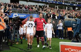 Welcome to my official twitter page. Emotional Testimonial For Rafael Van Der Vaart Hsv De