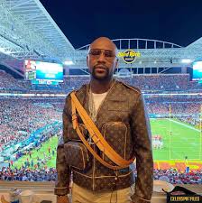 His worth comes from not just his here's a look at mayweather's career, his net worth, and what he does with all that money. Floyd Mayweather Net Worth Age Height And Biography Celebs Profiles