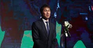 유상철 손 꼭 잡는 인천 대표이사. 0tl1nkelenyzlm