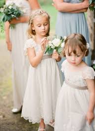 Die kleidchen sind weiß oder rosa oder passen sich farblich dem brautkleid an. Inspiration Blumenkinder Kleider Miss Solution Bildergalerie Blumenkinder Hochzeit Blumen Madchen Kleider Blumenkinder Kleider