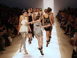 Fashion catwalk event showing new collection of clothes. 12 Models Who Fell On The Catwalk