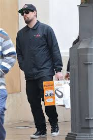 Relookée, radieuse, heureuse maman et surtout terriblement amoureuse de son prince, joel madden. Alone For The Holidays Joel Madden Spotted Without Wedding Ring While Shopping