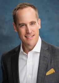 Derek Winn's Instagram, Twitter & Facebook