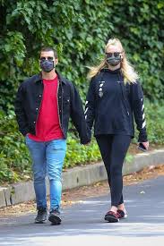 Do you like this video? Pregnant Sophie Turner And Joe Jonas Hold Hands While Enjoying A Stroll In L A See The Sweet Pic Entertainment Tonight