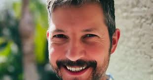 Người đàn ông 52 tuổi chia sẻ cơ hội 'tăng thu nhập' lên gần 4 tỷ đồng/năm:  Không đến công ty, không cần dậy sớm vẫn kiếm được tiền nhờ nắm vững công  cụ này