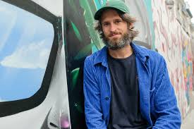 Is dit de aankondiging van een gloednieuw programma of een teaser van het nieuwe seizoen van de mol? Yannick De Coster 34 Pieter Uit Dertigers En Broer Van Gilles Ik Heb Een Hele Kleine Bubbel Alleen Mijn Vriendin Ik En Sinds Kort Enkele Vrienden Foto Hln Be