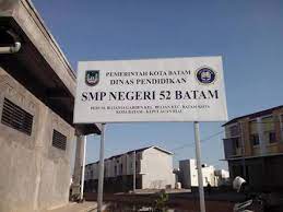 Lebih kecewanya lagi, tetangganya yang satu blok dengan dia justru diterima di smpn 42 batam. Wouuu Masuk Smpn Batam Nilai Rata Rata 9 Wartakepri Co Id