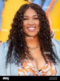 Mollie Whitley's Instagram, Twitter & Facebook