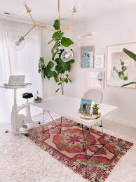 After all, who needs professional décor services when they have a nice taste and an eye for perfect piece combination? Boho Office Decor Home Office Ideas