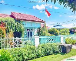 Sentuhan warna putih di bagian pintu, jendela, dan pagar minimalisnya menambah kesan elegan. 7 Inspirasi Warna Cat Pagar Rumah Minimalis Paling Diminati Helloshabby Com Interior And Exterior Solutions
