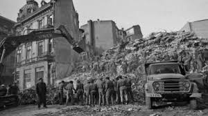 In dimineata zilei de 28 octombrie, romania a fost zguduita de un cutremur cu primul pas pe care trebuie sa il faceti pentru a fi in siguranta in caz de cutremur, este sa urmati cateva sfaturi legate de prevenire, pentru ca seismul sa. Se Implinesc 34 De Ani De La Marele Cutremur Din 1977 Video Mobile