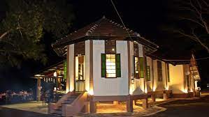 What are some restaurants close to relaxing retreats at cocobay apartments? La Playa Bar Restaurant Bar Restaurant