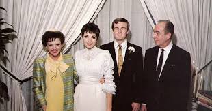 David gest, the music producer and former husband of entertainer liza minnelli, found dead in london hotel. Photos Of Peter Allen And Liza Minnelli On Their Wedding Day In New York City In 1967 Vintage Everyday