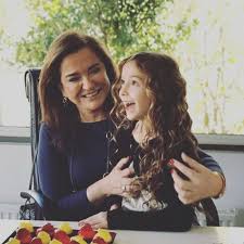 Το κακό με την εμφανιζόμενη πάντα ως πολιτικά ορθή βουλευτή της νδ είναι ότι μάλλον. Ntora Mpakogiannh Dhmosieyse Fwtografia Me Ton Eggono Ths Giwrgo Gia Prwth Fora Pics Mothersblog Gr