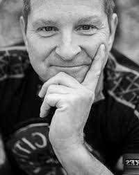 Robert Magoon's Instagram, Twitter & Facebook