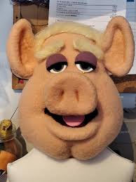 Those ears look so tiny for that face 😁