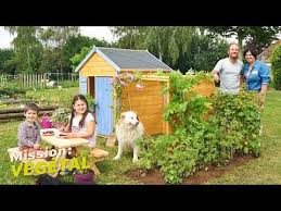 Mission Vegetal Episode Maison Comme Les Grands Une Cabane De Jardin Pour Enfants Habillee De Vegetaux Jardin Pour Enfants Cabane Jardin Vegetal