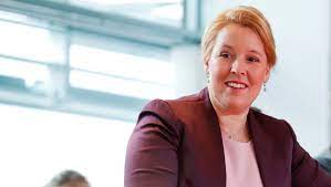 Bundesfamilienministerin giffey sieht der neuen prüfung ihrer doktorarbeit nach eigenen worten. Franziska Giffey Fu Berlin Will Ruge Wegen Doktorarbeit Neu Prufen Der Spiegel
