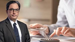 La dirección que va teniendo la reforma fiscal, que comenzó ya desde el primer minuto de este gobierno, parece mostrar que la matriz de las medidas se encuentra definida por gravar con mayor carga tributaria a lo que también está en el tironeo de la reforma es la llamada renta financiera. Estas Son Las Principales Criticas Que Le Hacen A La Nueva Reforma Tributaria