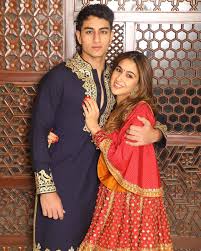 Sara Ali Khan Enjoys A Blissful Diwali With Her Mother Amrita Singh Brother Ibrahim Ali Hungryboo Sara Ali Khan Bollywood Celebrities Fashion