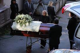 Facebook gives people the power. J 1vuuovigmj4m