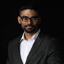 I'm happy to announce that last month I graduated from the BSc Biomedicine  programme at Karolinska Institutet! 🎓 I'm thankful for my time at KI and  I'm looking forward to the future.