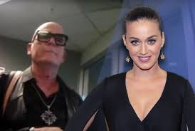 04.05.2013 · according to u.k.'s the sun, katy perry's dad is not too happy about his daughter's career.firebrand preacher keith hudson reportedly called perry a devil child in a string of sermons and urged. Katy Perry Sick Chirpse