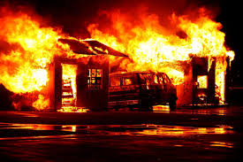 Au $139.89 + shipping + shipping + shipping. Brennendes Haus Und Auto Web Lisa Hellmann