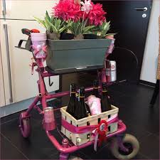 Geschenkideen 60 Geburtstag Frau Basteln U 30 Rollator Fur Eine Physiotherapeu In 2020 Diy Gifts Kado Gifts