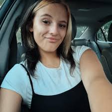 What are some pretty locations in New Castle for pictures?