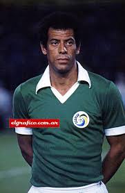 كان كارلوس من ضمن تشكيلة منتخب البرازيل الفائز بـكأس العالم لكرة القدم 2002، وقد. ÙƒØ§Ø±Ù„ÙˆØ³ Ø£Ù„Ø¨Ø±ØªÙˆ ØªÙˆØ±ÙŠØ³ ÙˆÙŠÙƒÙŠØ¨ÙŠØ¯ÙŠØ§