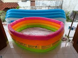 Di samping itu, kolam yang diisi udara penuh akan mudah rusak atau sobek jika tergesek lantai atau mainan. Mainan Anak Kolam Renang Karet Pelangi Intex Swimming Pool 147x33 Cm Bayi Anak Lainnya Di Carousell