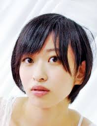 Yuka Kuramochi (Mandarin Orange) / Horizontal, Whole body, Sitting, Facing  right, Character Shoot / Stage 