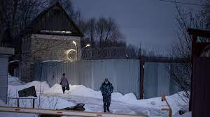 Seine anwältinnen und anwälte scheiterten am samstag vor einem gericht in moskau mit. Alexei Nawalny Verbleib Geklart Was Den Kreml Kritiker Im Straflager Erwartet Politik